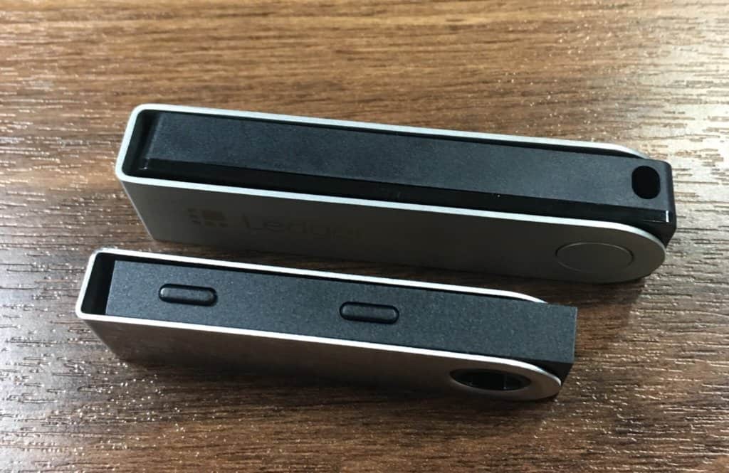 Ledger Nano S vs X | Battery, Hardware, Price, Storage 2 Ledger wallet buttons
